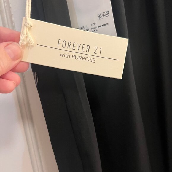 SALE!!!  forever 21 cargo/utility nylon jogger size small - Picture 9 of 9